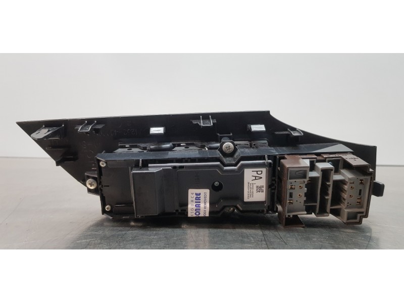 Recambio de mando elevalunas delantero izquierdo para toyota rav4 hybrid 4x2 advance referencia OEM IAM 8404042130  