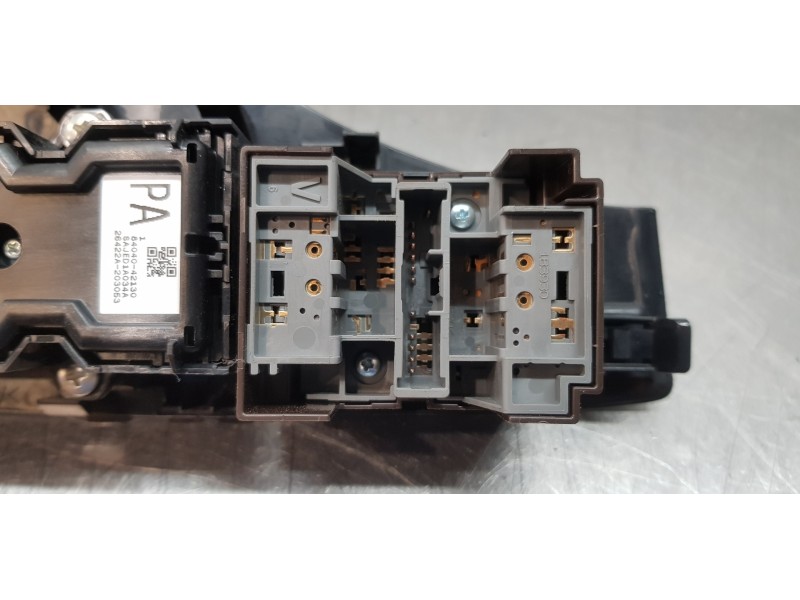 Recambio de mando elevalunas delantero izquierdo para toyota rav4 hybrid 4x2 advance referencia OEM IAM 8404042130  