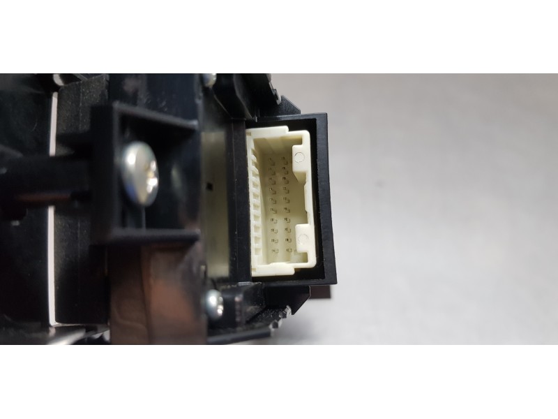 Recambio de mando elevalunas delantero izquierdo para toyota rav4 hybrid 4x2 advance referencia OEM IAM 8404042130  