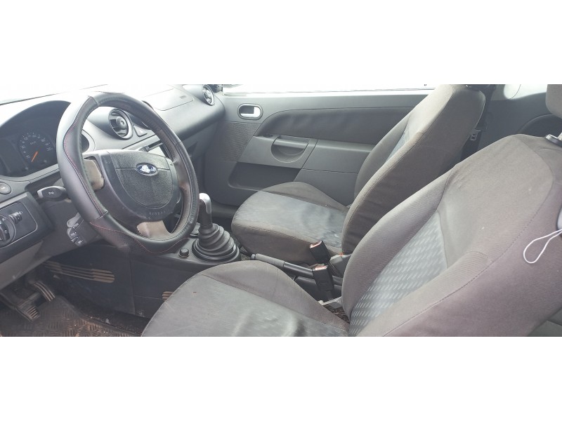 ford fiesta (cbk) del año 2004