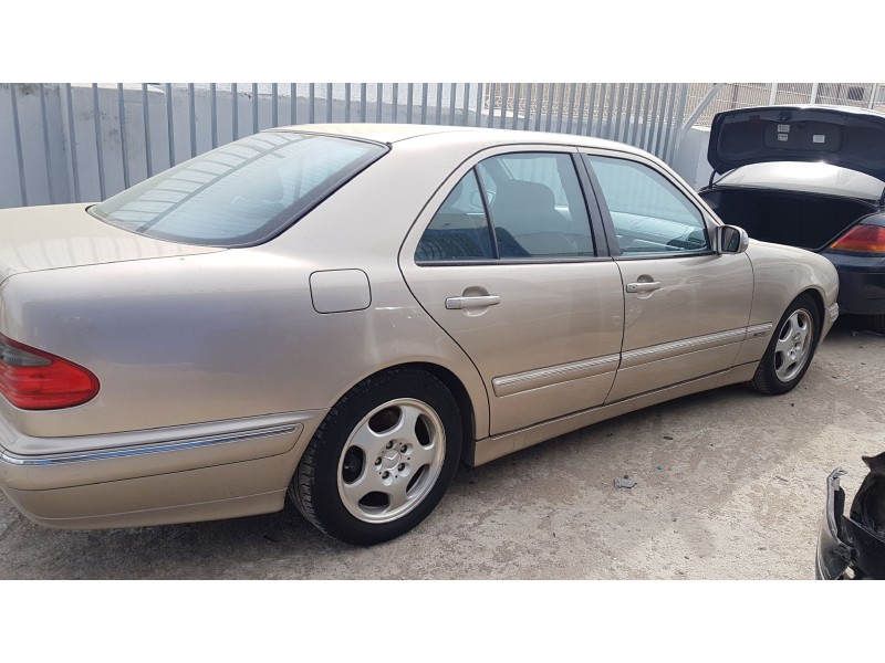 mercedes clase e (w210) berlina del año 1999
