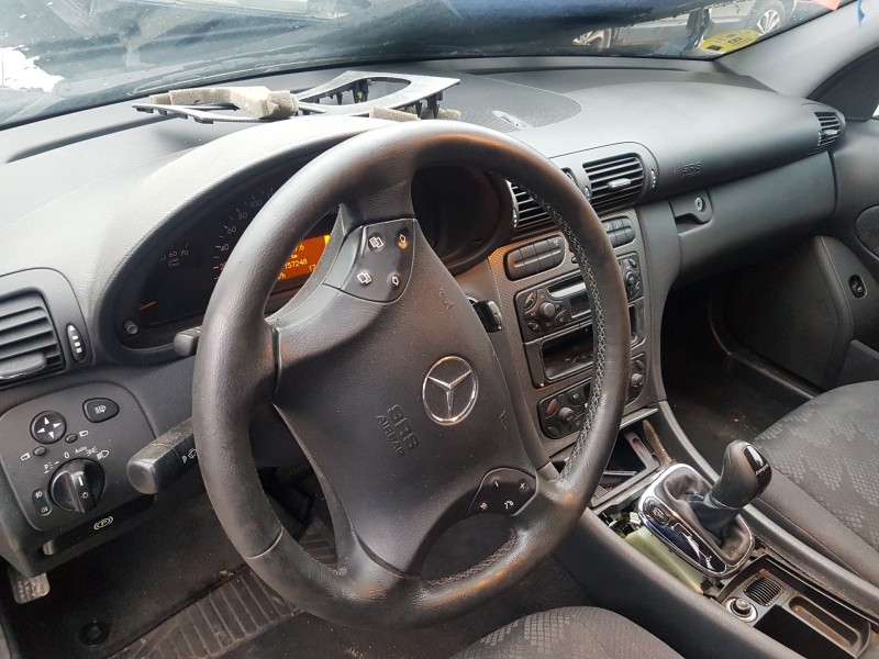 mercedes clase c (w203) berlina del año 2002