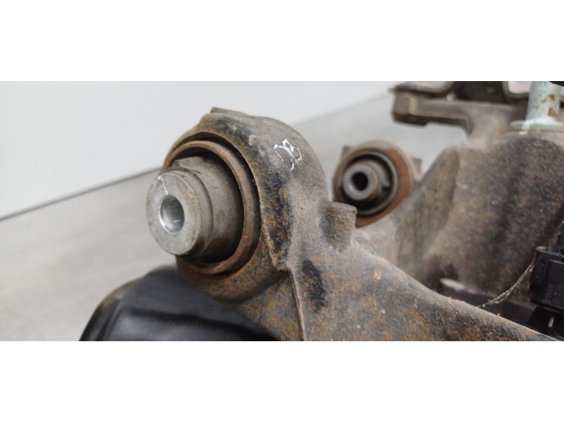 Recambio de mangueta trasera derecha para toyota rav4 hybrid 4x2 advance referencia OEM IAM 4230442060  