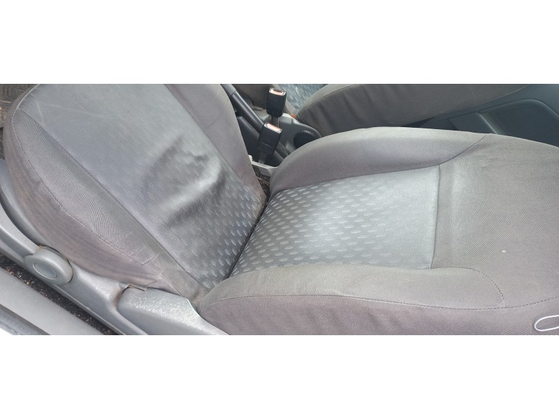 ford fiesta (cbk) del año 2004