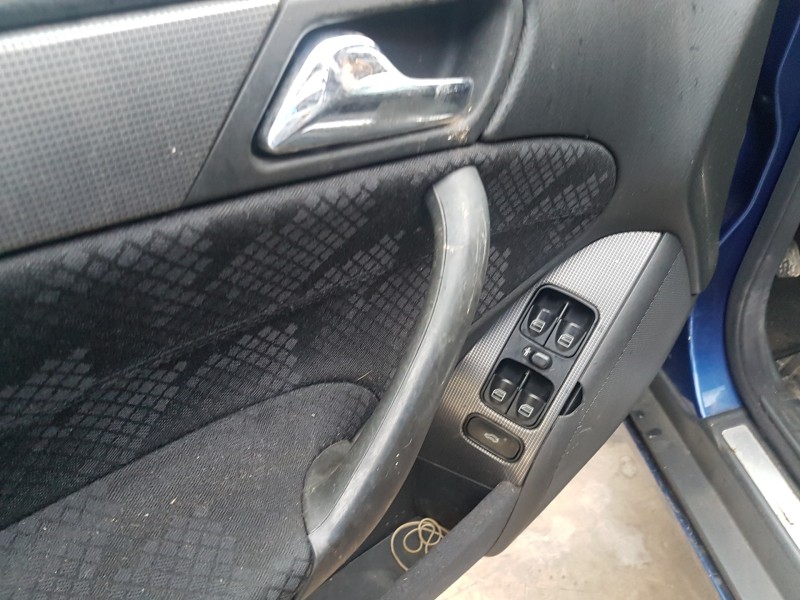 mercedes clase c (w203) berlina del año 2002