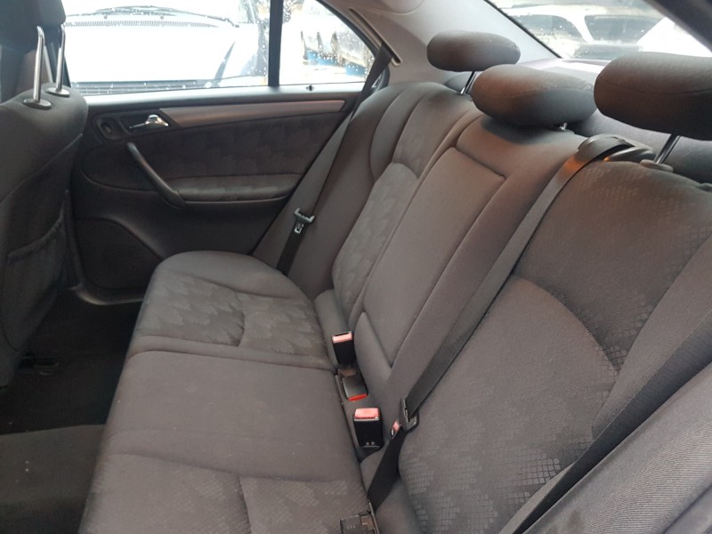 mercedes clase c (w203) berlina del año 2002