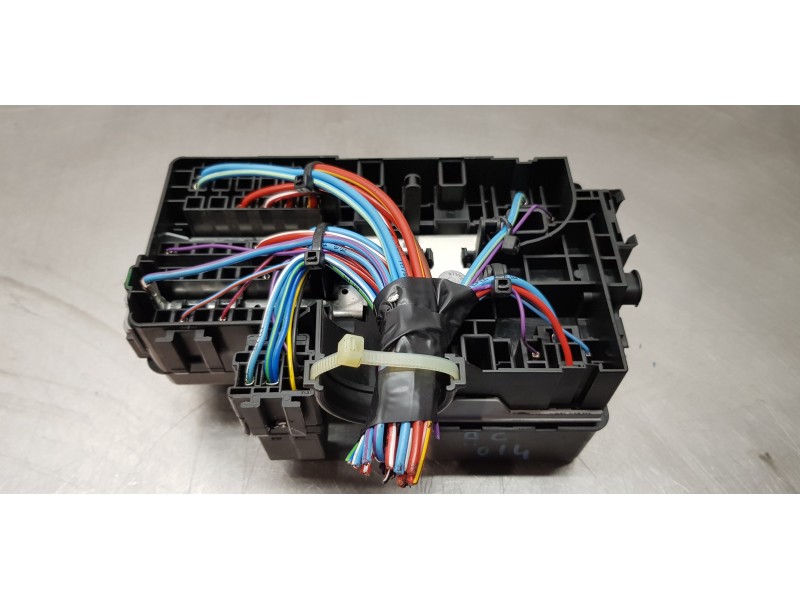 Recambio de caja reles / fusibles para volvo xc60 inscription awd referencia OEM IAM 31384034  