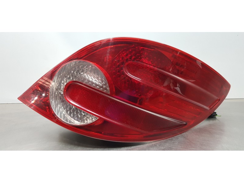 Recambio de piloto trasero derecho para mercedes clase r (w251) 320 cdi (251.022) referencia OEM IAM A2518200264 A2518200464 