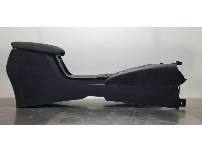 Recambio de apoyabrazos central para toyota corolla (e21) hybrid active referencia OEM IAM 5890502G20C0 5891002C00C0 