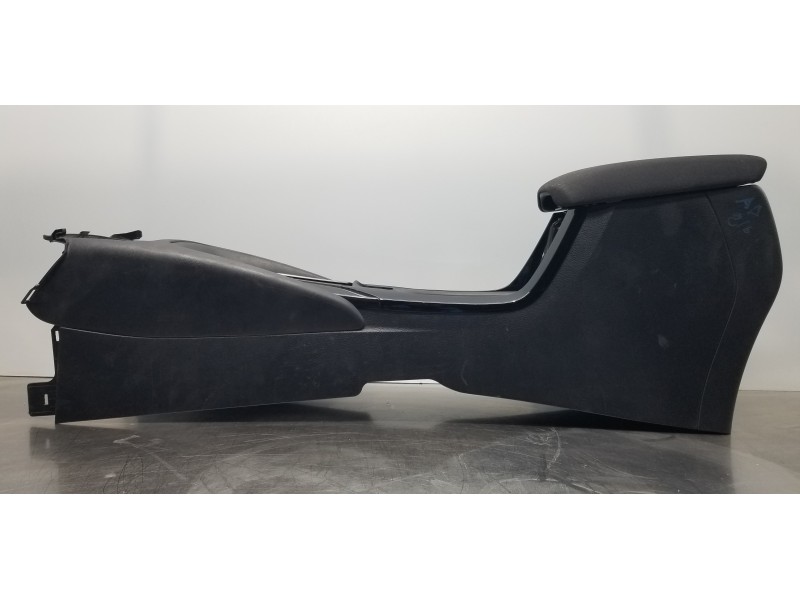 Recambio de apoyabrazos central para toyota corolla (e21) hybrid active referencia OEM IAM 5890502G20C0 5891002C00C0 