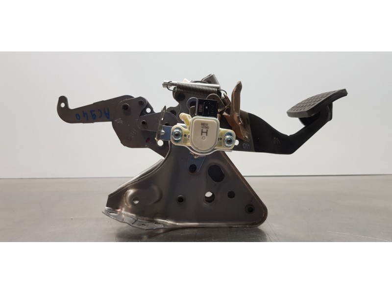 Recambio de pedal freno para toyota rav4 hybrid 4x2 advance referencia OEM IAM 4711042430 8951047040 