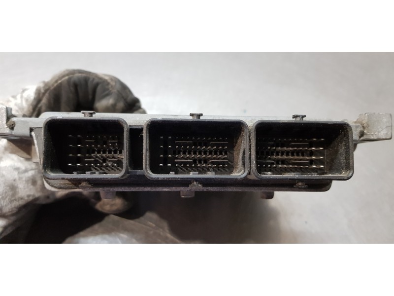 Recambio de centralita motor uce para ford fiesta (cb1) ambiente referencia OEM IAM 8V2112A650EC  