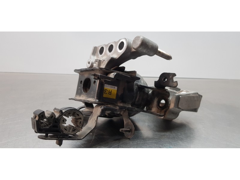 Recambio de soporte motor derecho para toyota rav4 hybrid 4x2 advance referencia OEM IAM 1230525040  