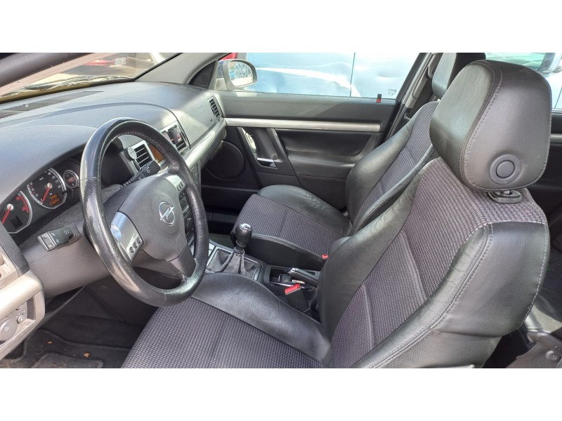 opel vectra c berlina del año 2004