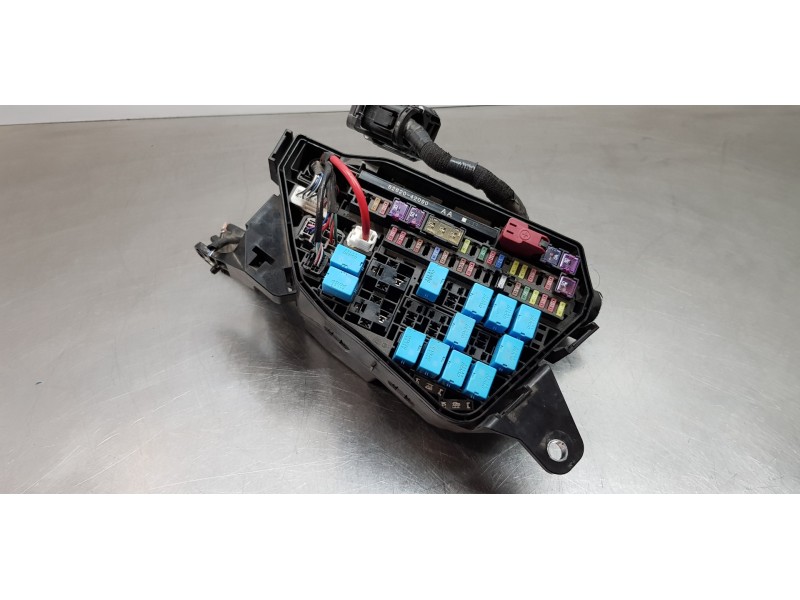 Recambio de caja reles / fusibles para toyota rav 4 plug-in hybrid advance referencia OEM IAM 8262042090 8274042060 