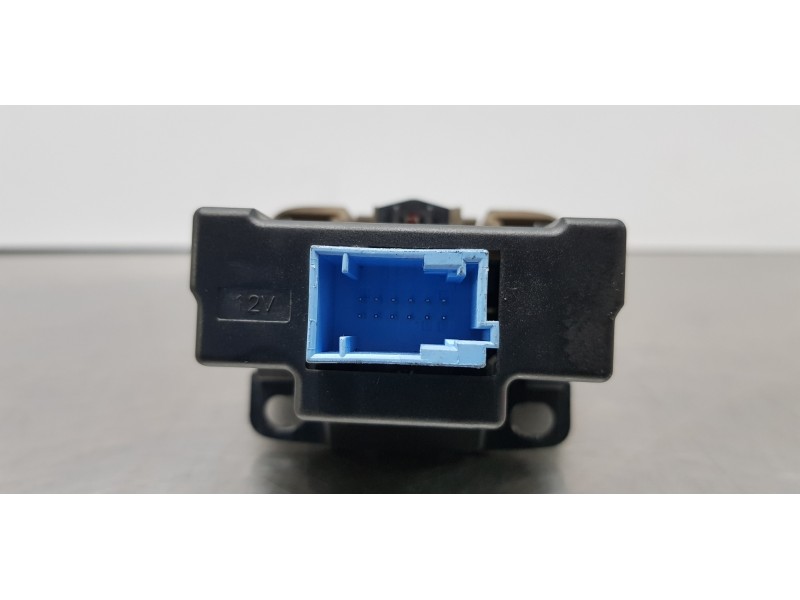 Recambio de freno de mano electrico para renault scenic ii grand exception referencia OEM IAM 8200243681  