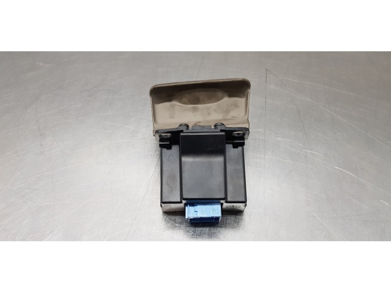 Recambio de freno de mano electrico para renault scenic ii grand exception referencia OEM IAM 8200243681  