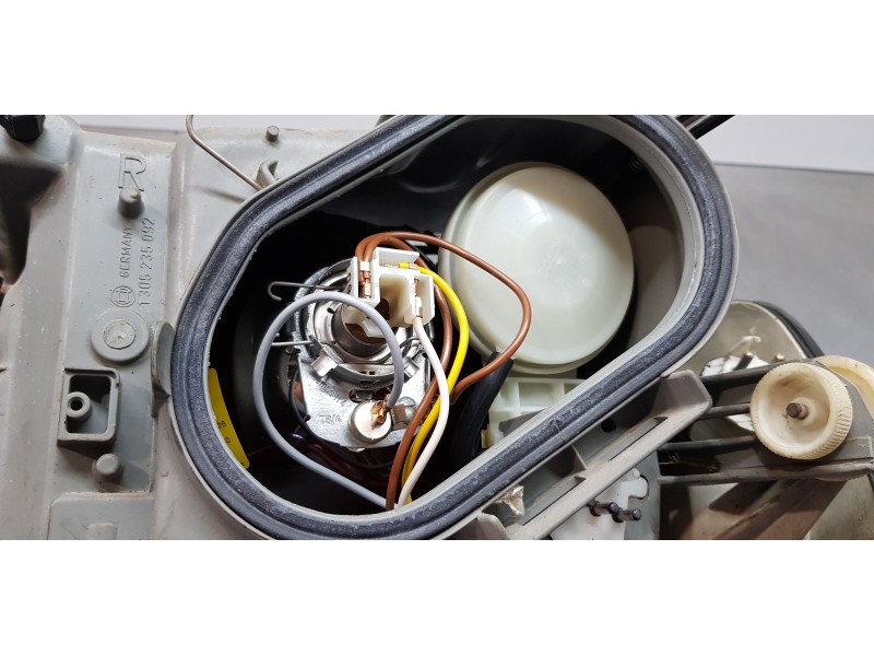 Recambio de faro derecho para mercedes clase s (w126) berlina+coupe se 300 referencia OEM IAM A1268209061 1307022122 