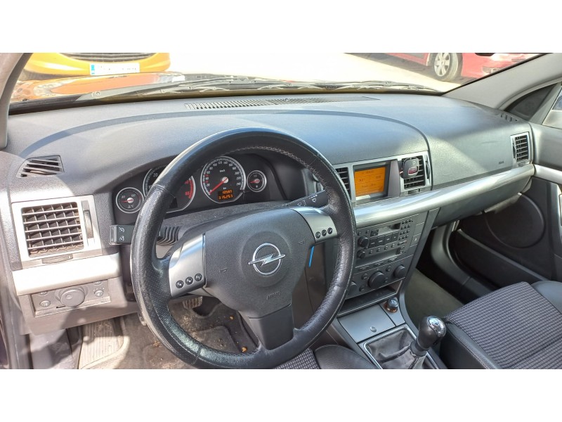 opel vectra c berlina del año 2004
