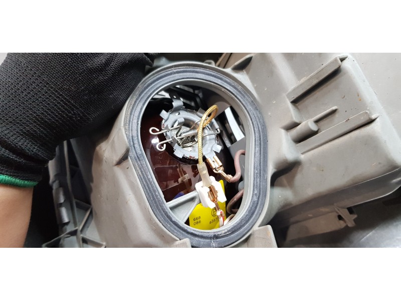 Recambio de faro derecho para mercedes clase s (w126) berlina+coupe se 300 referencia OEM IAM A1268209061 1307022122 