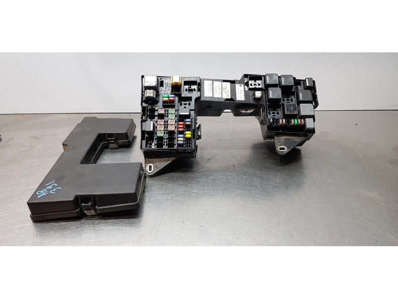 Recambio de caja reles / fusibles para jaguar xf 3.0 v6 diesel s premium luxury referencia OEM IAM 8X2T14A003AA  