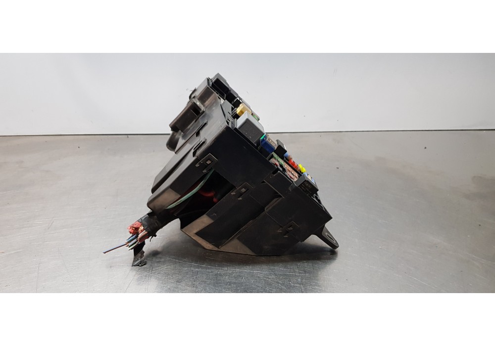 Recambio de caja reles / fusibles para jaguar xf 3.0 v6 diesel s premium luxury referencia OEM IAM 8X2T14A003AA  