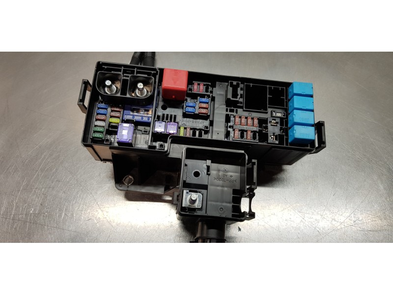 Recambio de caja reles / fusibles para toyota rav 4 plug-in hybrid advance referencia OEM IAM 8266242740 8274042150 