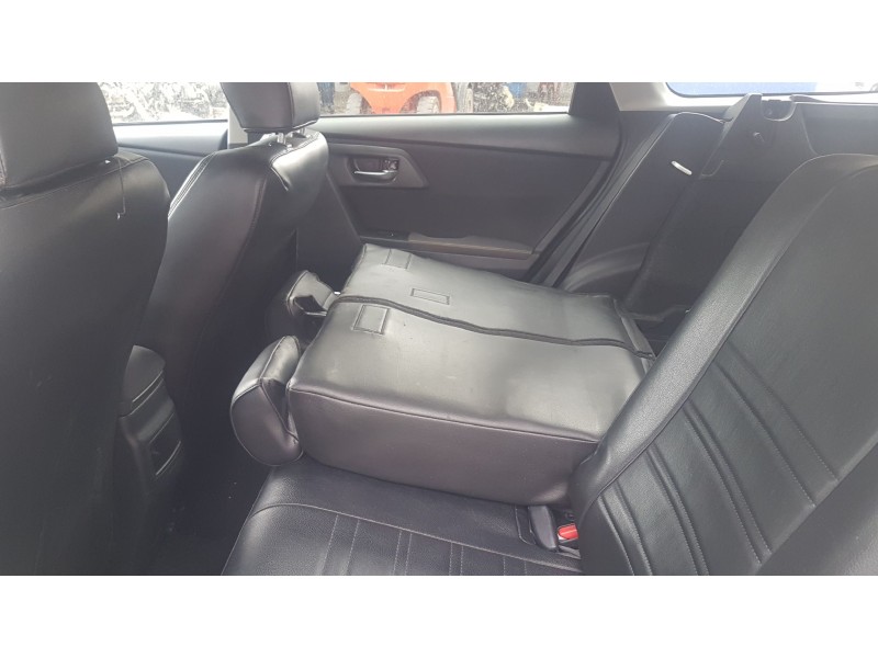 toyota auris touring sports (e18) del año 2015