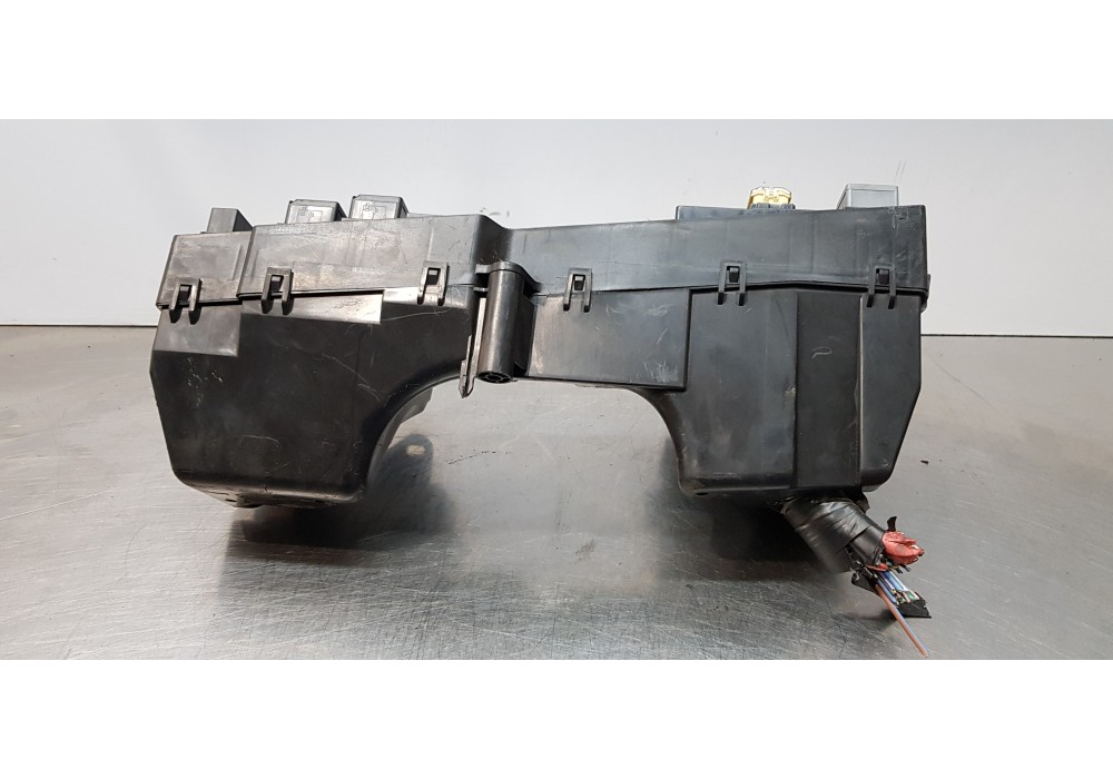 Recambio de caja reles / fusibles para jaguar xf 3.0 v6 diesel s premium luxury referencia OEM IAM 8X2T14A003AA  