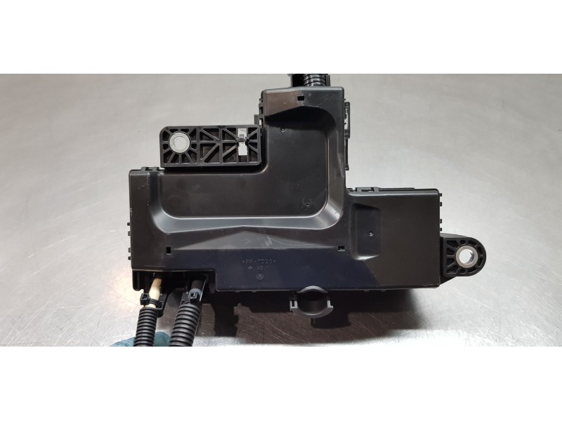 Recambio de caja reles / fusibles para toyota rav 4 plug-in hybrid advance referencia OEM IAM 8266242740 8274042150 