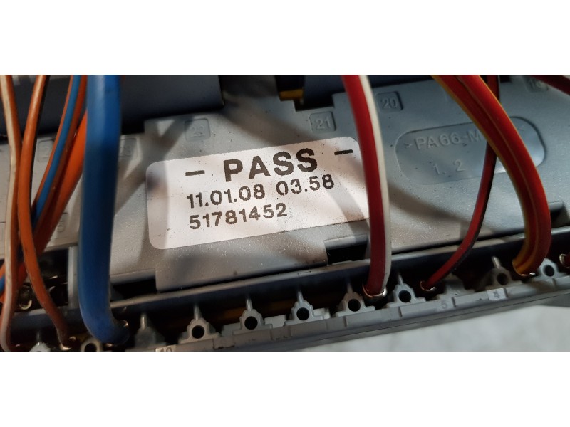 Recambio de caja reles / fusibles para peugeot bipper básico referencia OEM IAM 51781452   Recambio de caja reles / fusibles para peugeot bipper básico referencia OEM IAM 51781452