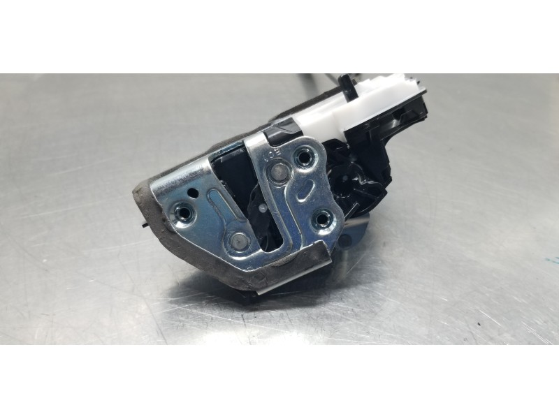 Recambio de cerradura puerta trasera izquierda para toyota rav 4 plug-in hybrid advance referencia OEM IAM 6906048060  