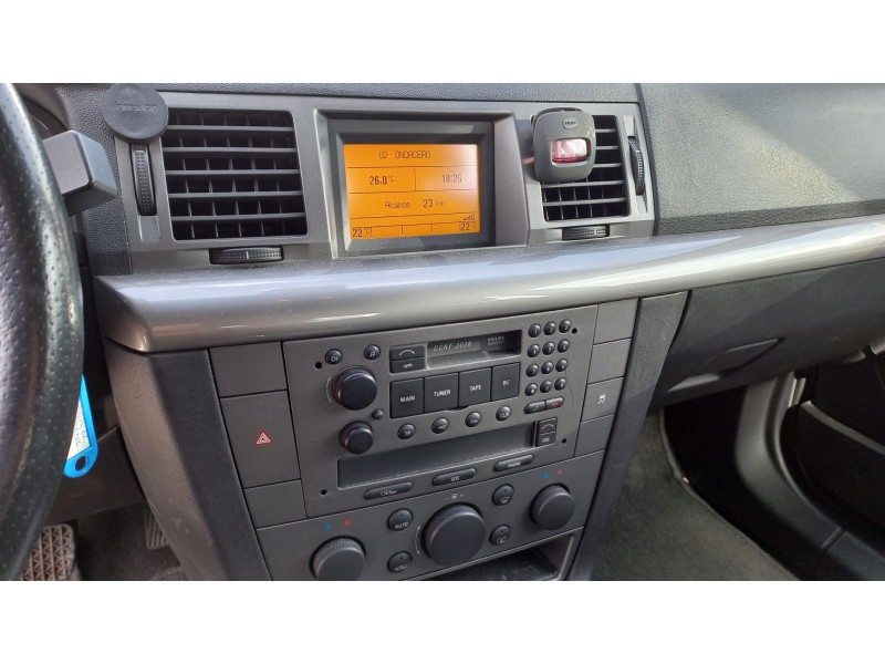 opel vectra c berlina del año 2004