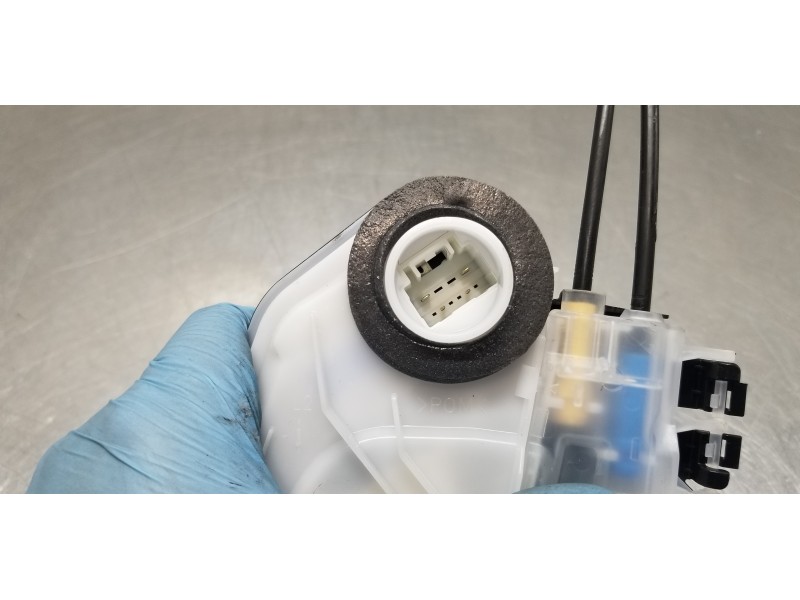 Recambio de cerradura puerta trasera izquierda para toyota rav 4 plug-in hybrid advance referencia OEM IAM 6906048060  