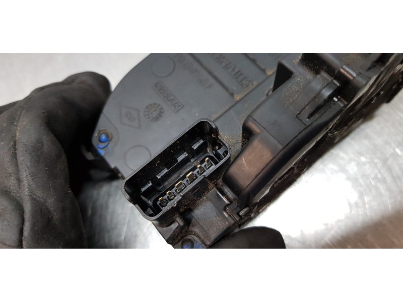 Recambio de cerradura puerta trasera derecha para renault scenic iii bose edition referencia OEM IAM 806060041R  