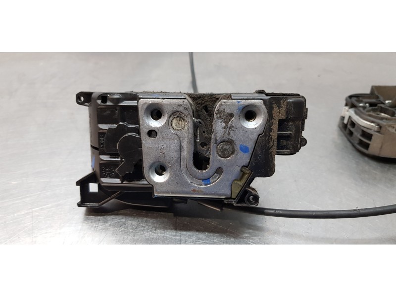 Recambio de cerradura puerta trasera derecha para renault scenic iii bose edition referencia OEM IAM 806060041R  