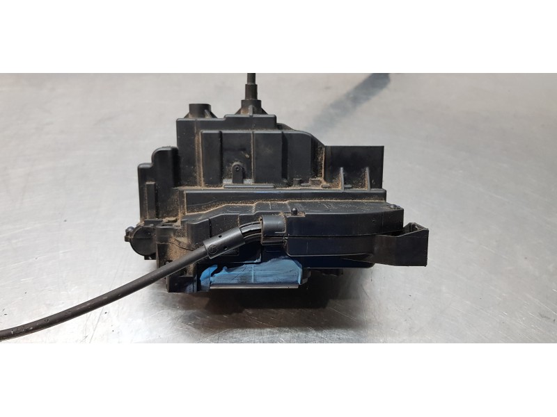 Recambio de cerradura puerta trasera derecha para renault scenic iii bose edition referencia OEM IAM 806060041R  