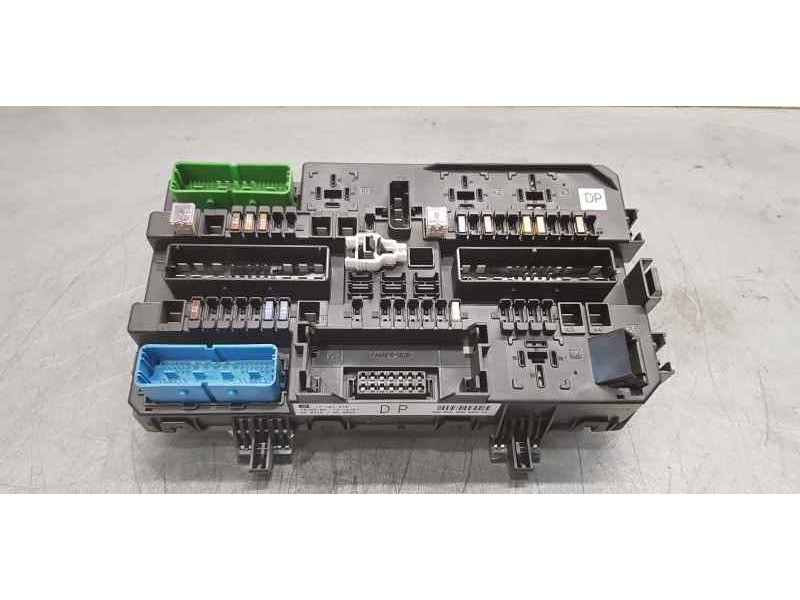 Recambio de caja reles / fusibles para opel astra gtc sport referencia OEM IAM 13181278  