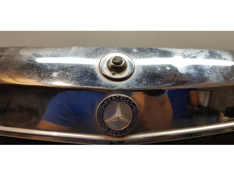 Recambio de rejilla delantera para mercedes clase s (w126) berlina+coupe se 300 referencia OEM IAM A1268800883  