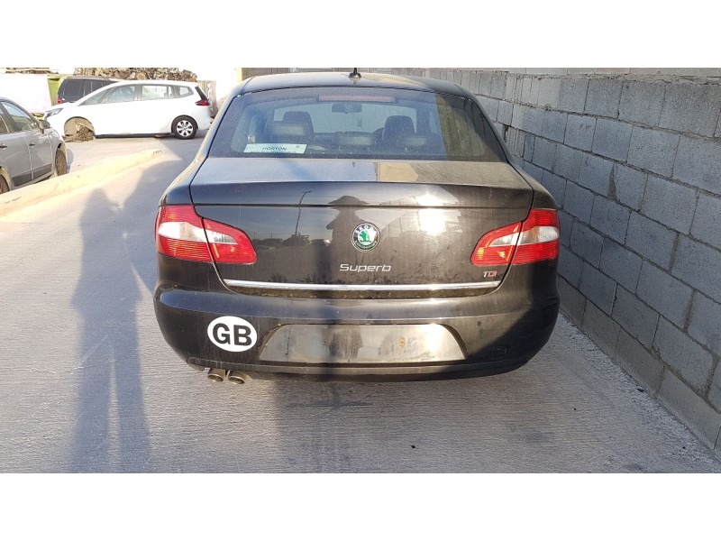 skoda superb combi (3t5) del año 2011