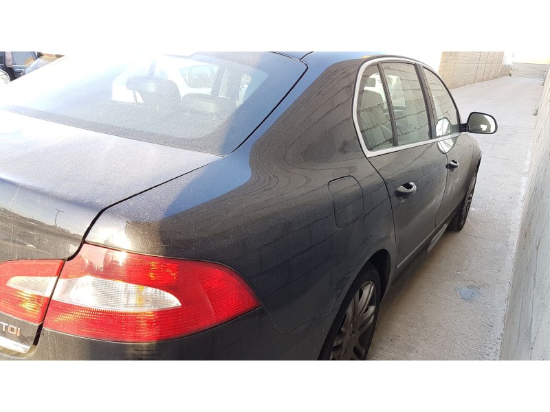 skoda superb combi (3t5) del año 2011