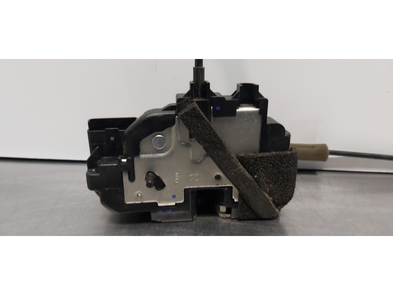 Recambio de cerradura puerta trasera derecha para renault koleos bose edition referencia OEM IAM 825029849R  