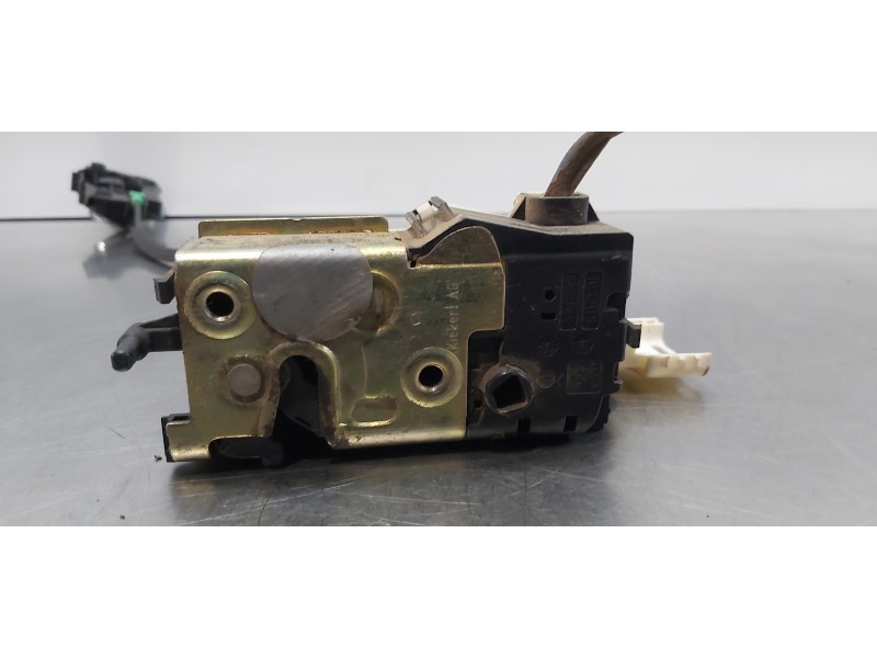 Recambio de cerradura puerta delantera derecha para citroen c4 berlina sx referencia OEM IAM 9136R8  