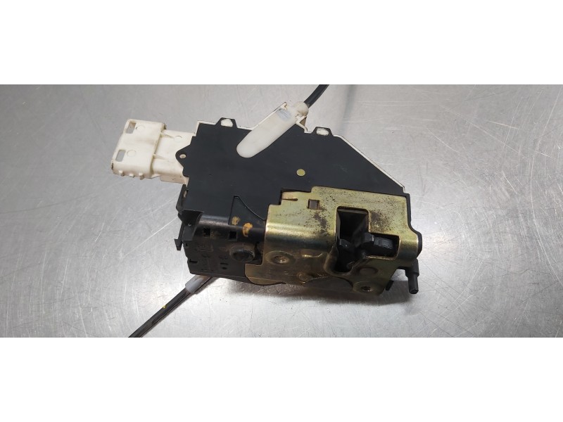 Recambio de cerradura puerta delantera derecha para citroen c4 berlina sx referencia OEM IAM 9136R8  