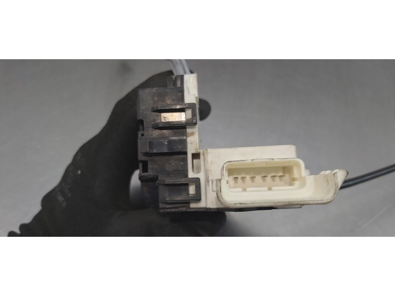 Recambio de cerradura puerta delantera derecha para citroen c4 berlina sx referencia OEM IAM 9136R8  