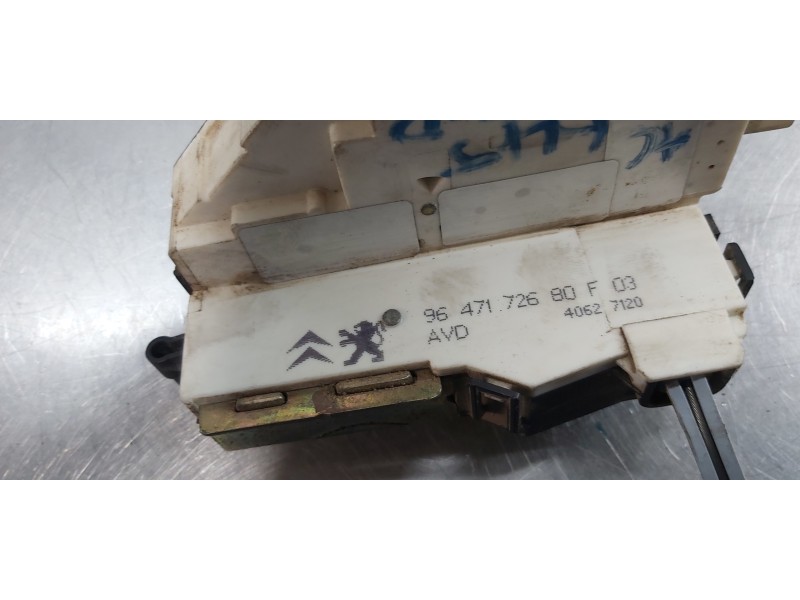 Recambio de cerradura puerta delantera derecha para citroen c4 berlina sx referencia OEM IAM 9136R8  