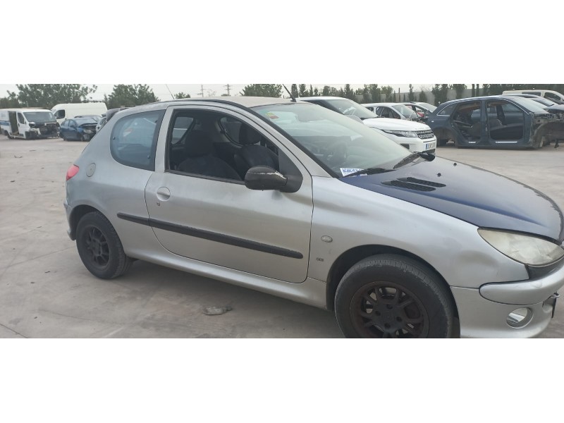 peugeot 206 berlina del año 2000