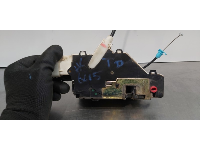 Recambio de cerradura puerta trasera derecha para citroen c4 berlina sx referencia OEM IAM 9138T5  