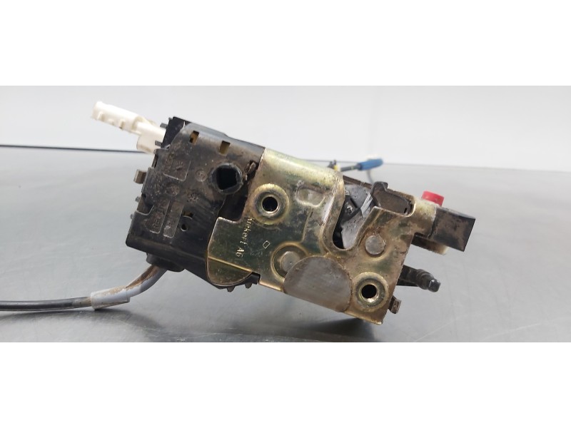 Recambio de cerradura puerta trasera derecha para citroen c4 berlina sx referencia OEM IAM 9138T5  