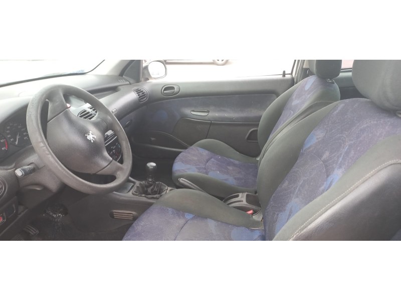 peugeot 206 berlina del año 2000